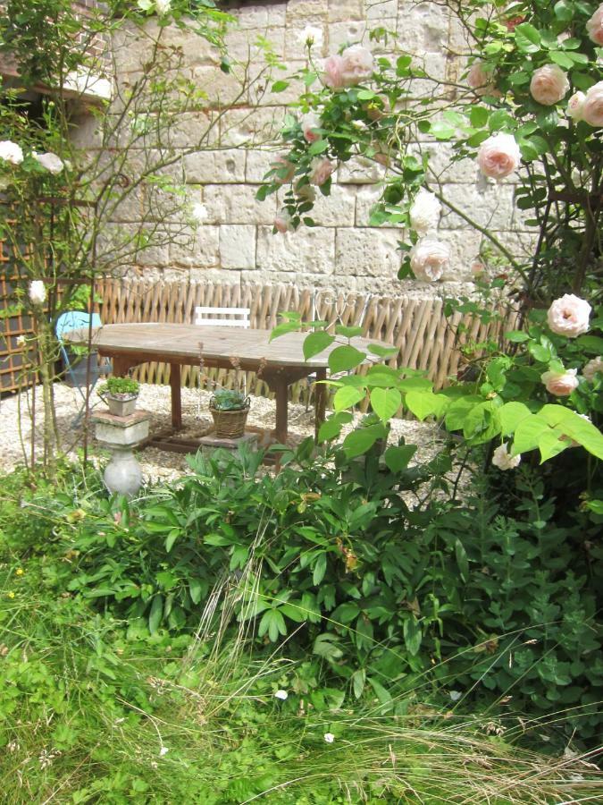 Bed and Breakfast Le Murmure De La Falaise Beaumont-le-Roger Exterior foto